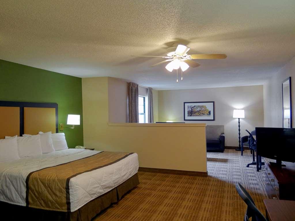 Extended Stay America Select Suites - Detroit - Розвилл Номер фото