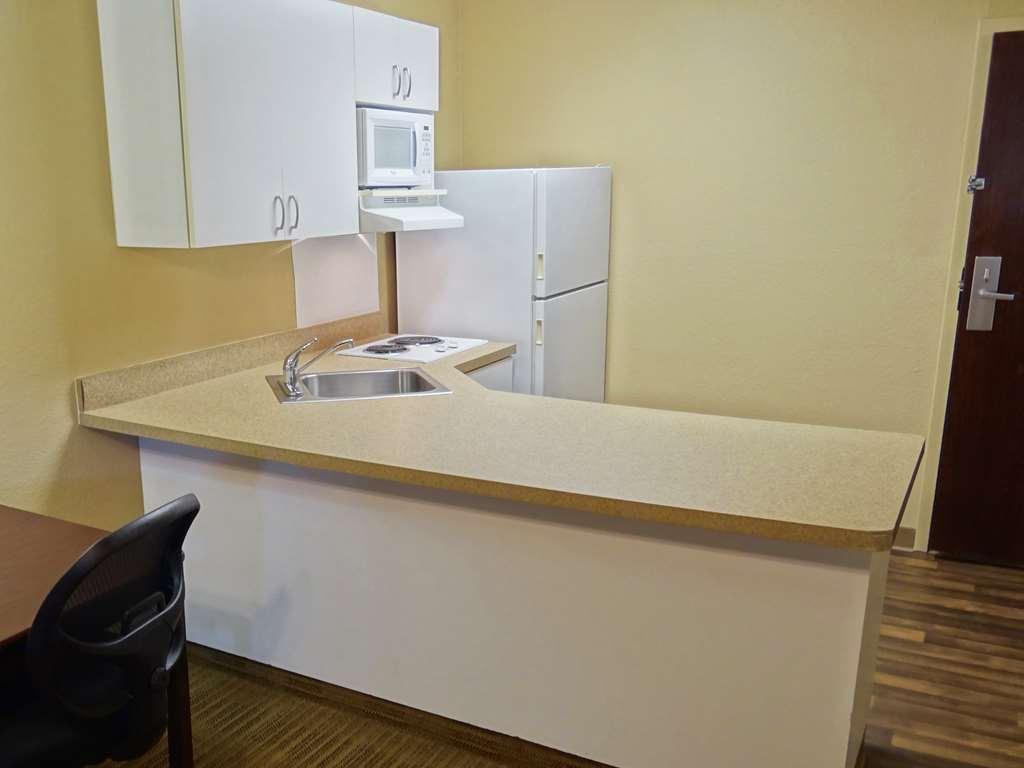 Extended Stay America Select Suites - Detroit - Розвилл Номер фото