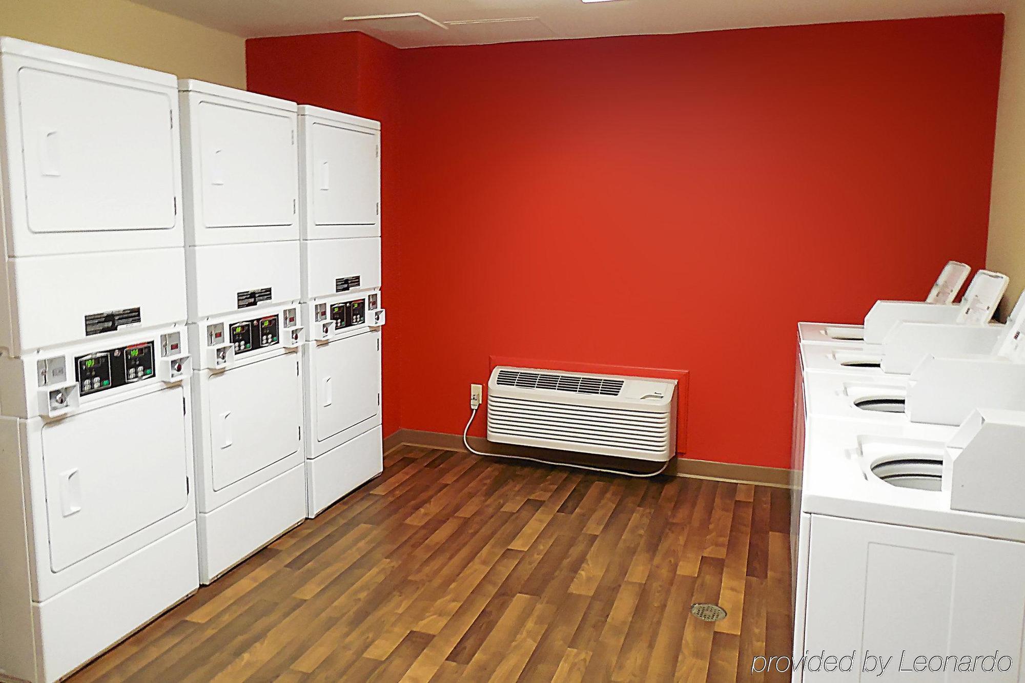 Extended Stay America Select Suites - Detroit - Розвилл Экстерьер фото