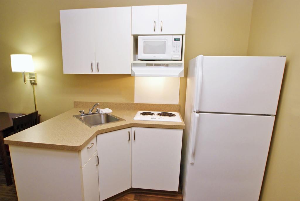 Extended Stay America Select Suites - Detroit - Розвилл Экстерьер фото