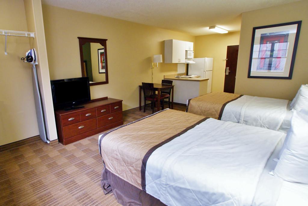 Extended Stay America Select Suites - Detroit - Розвилл Экстерьер фото