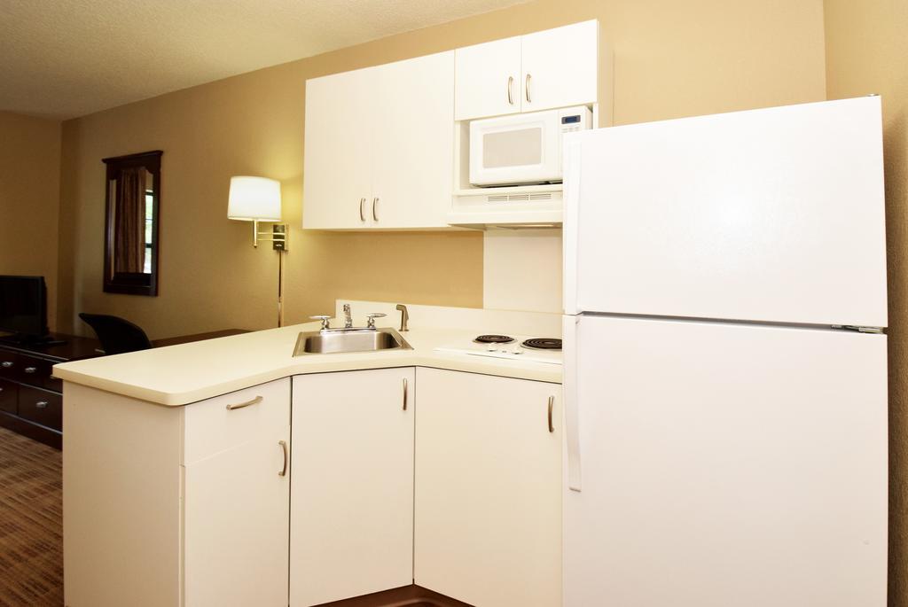 Extended Stay America Select Suites - Detroit - Розвилл Экстерьер фото
