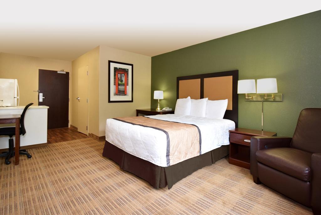 Extended Stay America Select Suites - Detroit - Розвилл Экстерьер фото