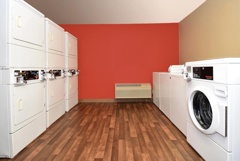 Extended Stay America Select Suites - Detroit - Розвилл Экстерьер фото