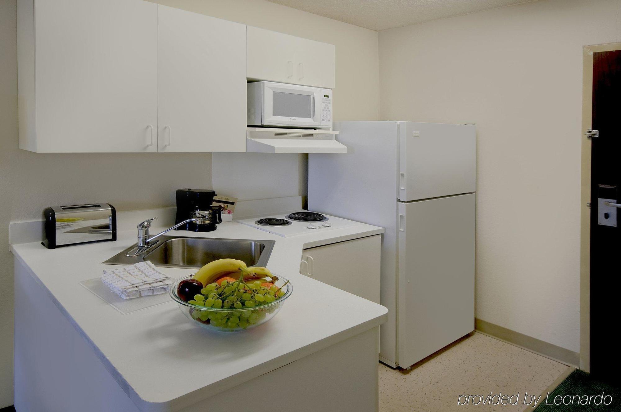 Extended Stay America Select Suites - Detroit - Розвилл Экстерьер фото