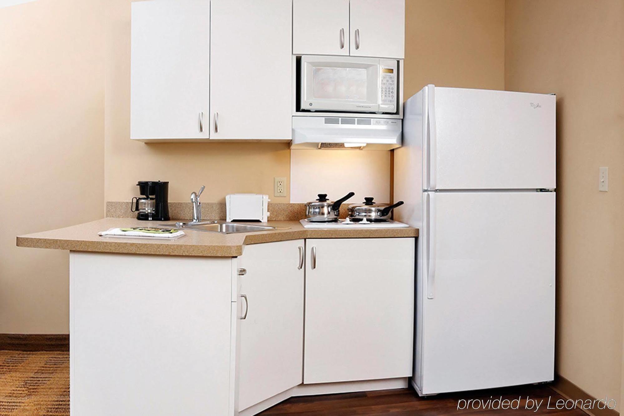 Extended Stay America Select Suites - Detroit - Розвилл Экстерьер фото