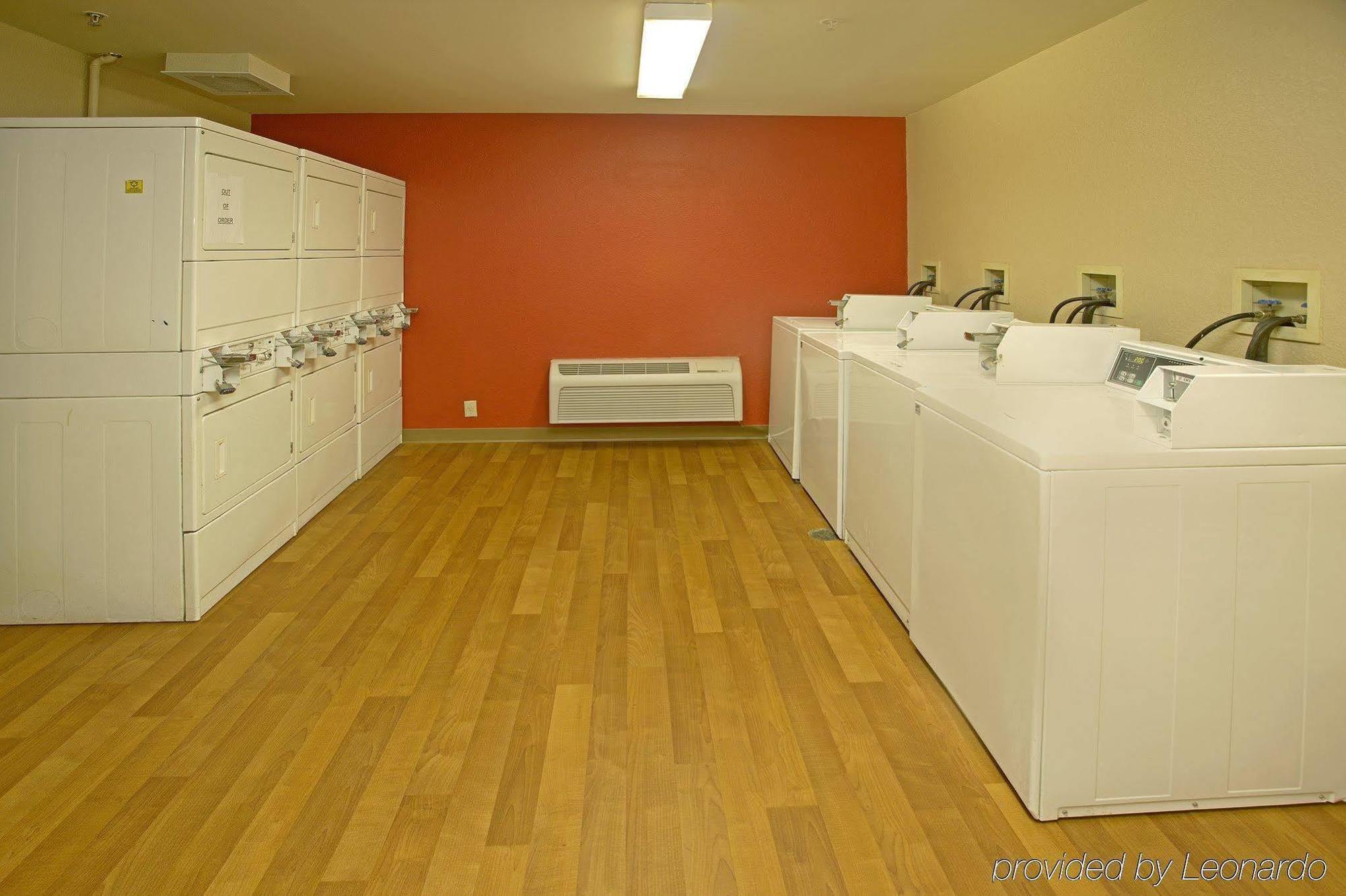 Extended Stay America Select Suites - Detroit - Розвилл Экстерьер фото
